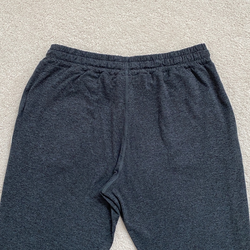 Vuori Women’s Dark Gray Jogger Sweatpants with Contrast Drawstring - Picture 10 of 13